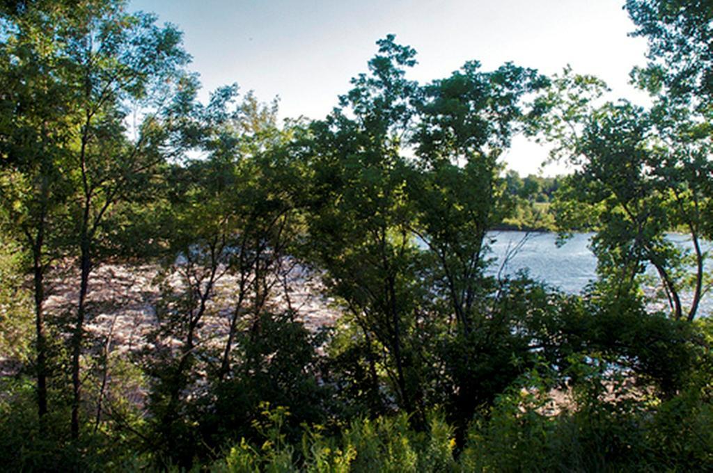 Gite Au Pied Du Courant De Gilbert Desjardins มองต์-ลอริเยร์ ภายนอก รูปภาพ
